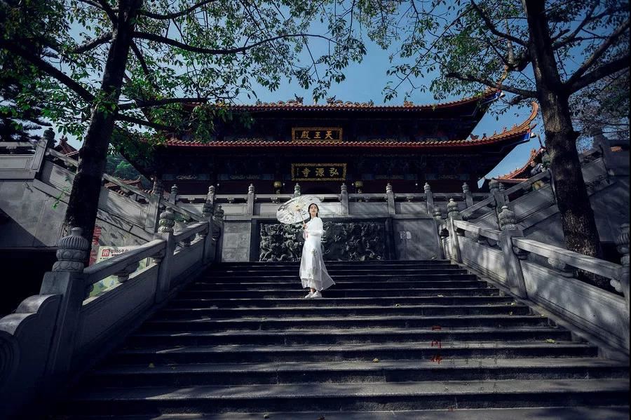 鱼缸的摆放禁忌，千万不要对着门摆放