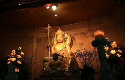 阳宅和阴宅怎么选？朝向和风水布局的重要性