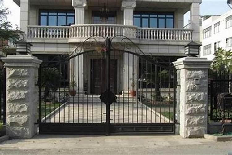 围墙大门朝东开好吗?