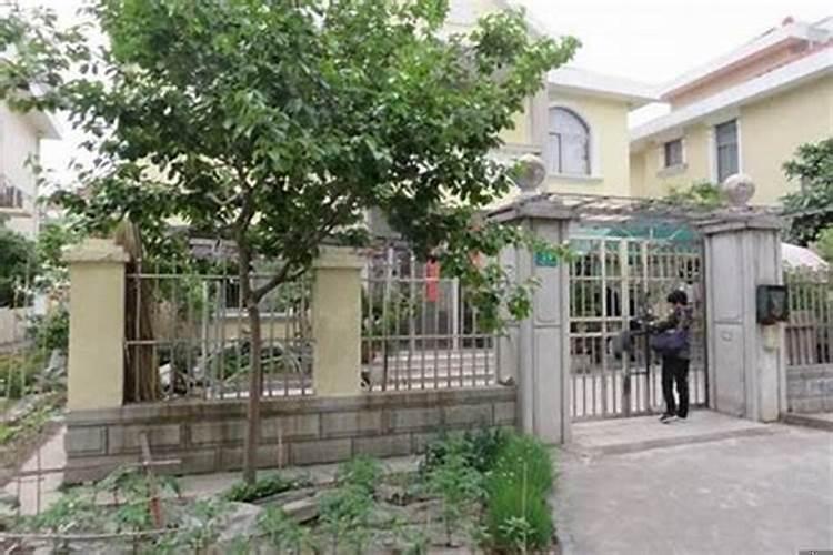 农村的院大门外的风水