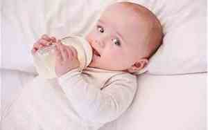 出生十三天宝宝喝奶量