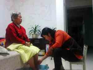 感恩节儿子给我洗脚的说说