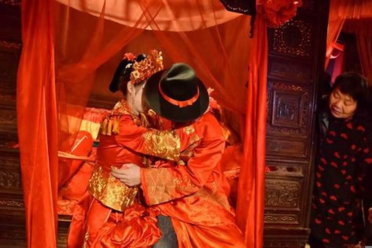 结婚当天为什么叫入洞房