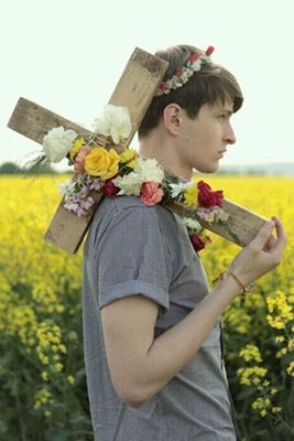 双子座男生喜欢一个人的表现：对你好奇