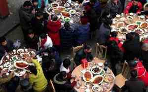 梦见吃酒席是什么意思