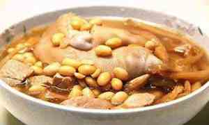 黄豆炖猪蹄子怎么做又烂又好吃