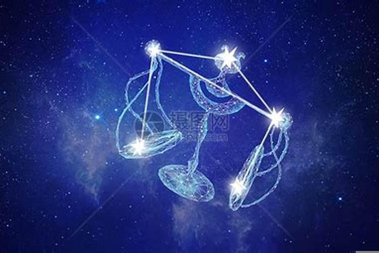 01年8月18日是什么星座