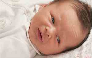 婴儿出生几天能看见东西